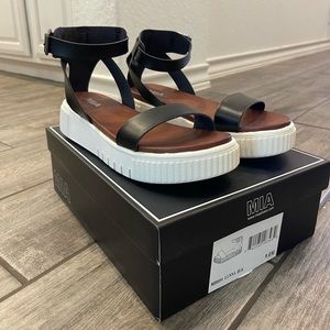 MIA Platform Sandals SZ 9